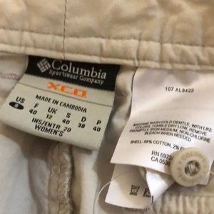 Columbia sportswear women’s khaki shorts size eight